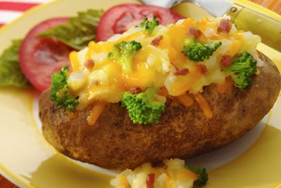 http://www.healthyfoodhouse.com/wp-content/uploads/2013/01/stuffed-potatoes-featured.jpg